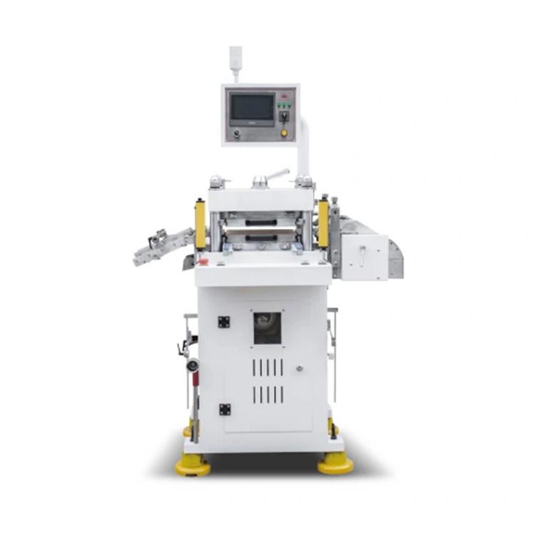 Automatisk trepanning type stansemaskin